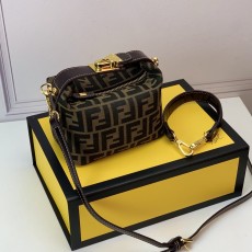 FENDI cosmetic 15x9x13cm